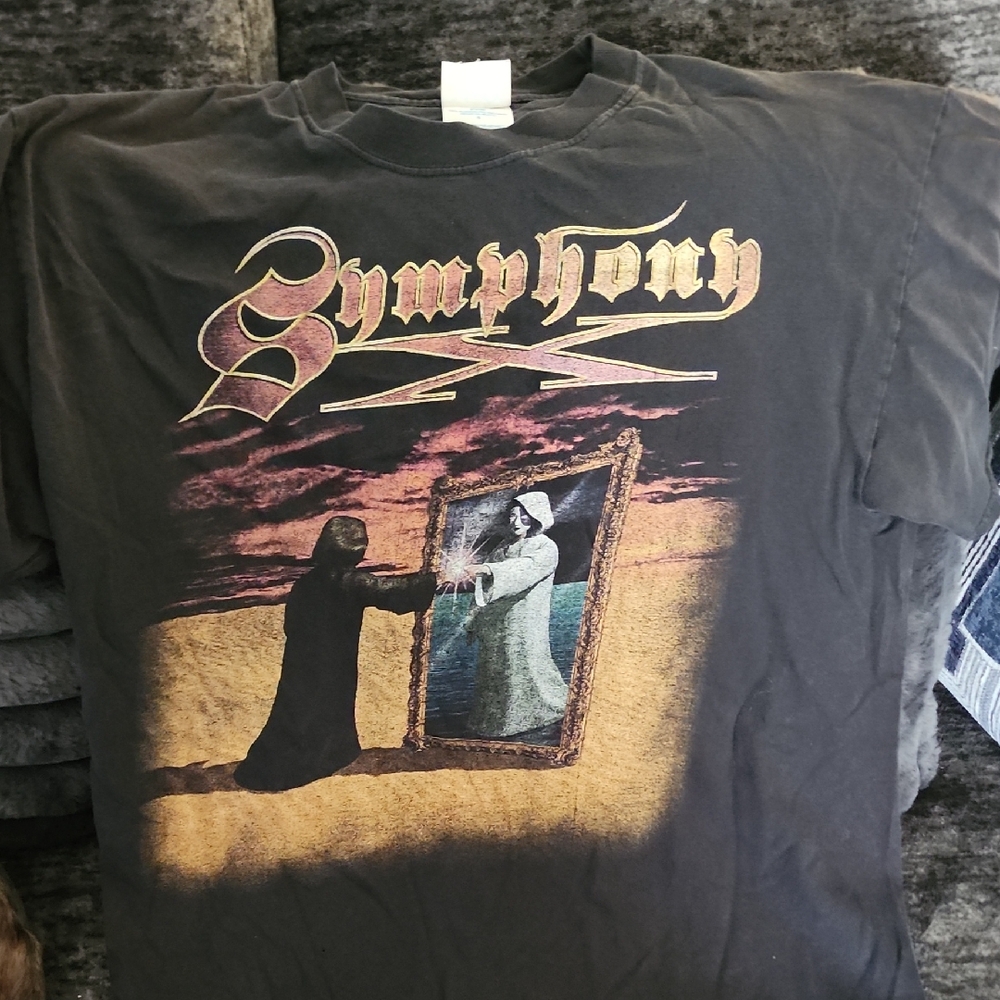 Symphony Graphic Band Tee in Black with Gold and Tan Print